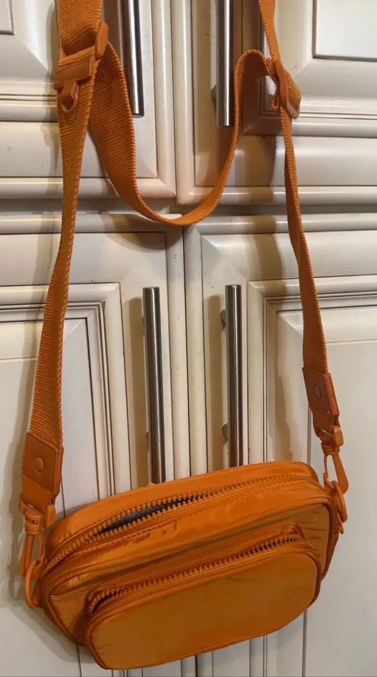 Wild Fable Women's Crossbody Camera Bag Fanny Pack Orange Small NWOT